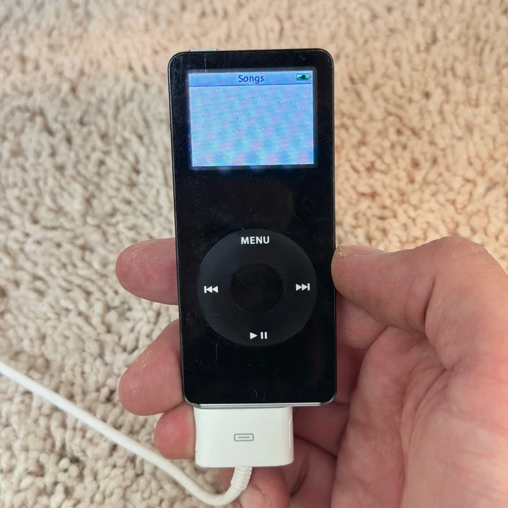 Apple iPod Nano 1st Generation Black 2GB Model MA099LL A1137 Needs Battery